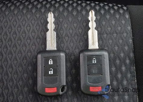 2018 Mitsubishi Outlander Es z USA, uszkodzony, nr VIN JA4AD2A32JZ017502